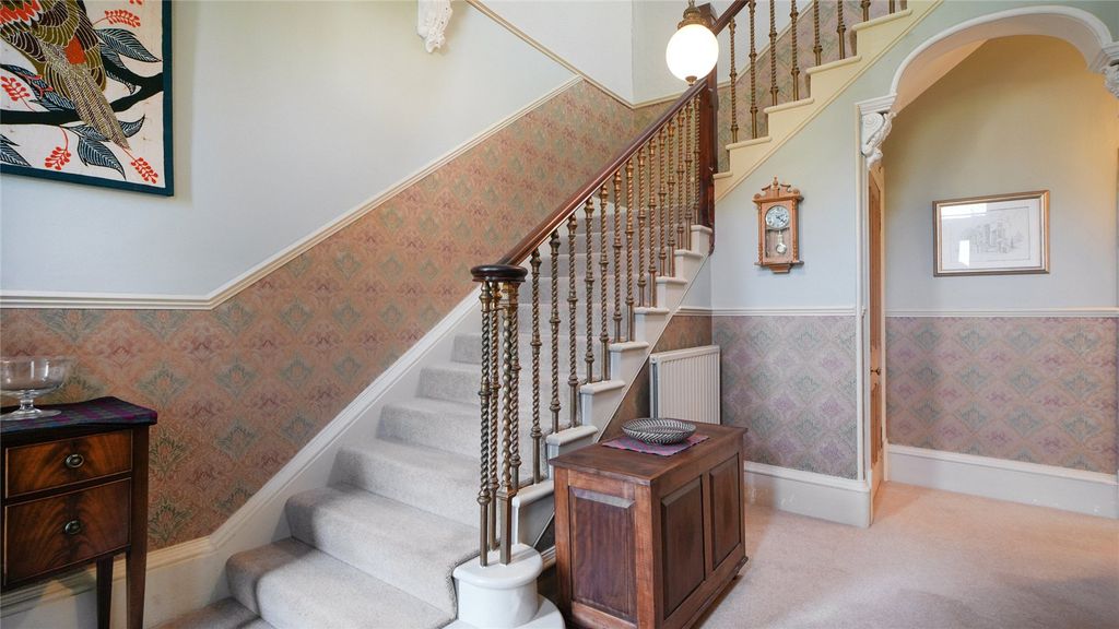 Property photo 2 of 30 Hall/Stairwell