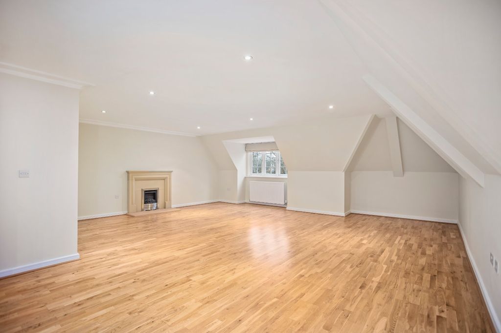 Property photo 2 of 12 Living/Dining Room