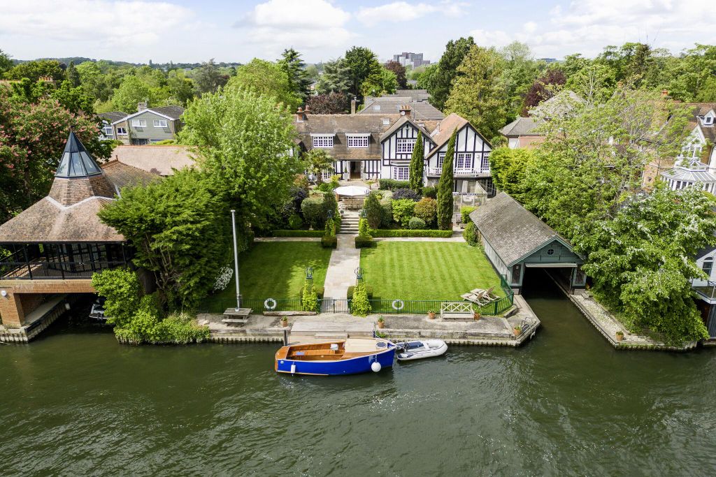 Property photo 1 of 31 Doannee House, Fishery Road, Bray, Berkshire, Sl6 1Un