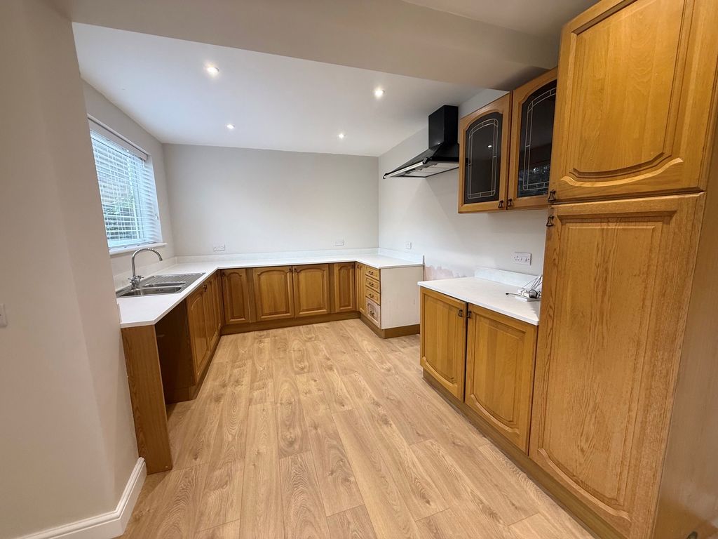 Property photo 3 of 20 Kitchen