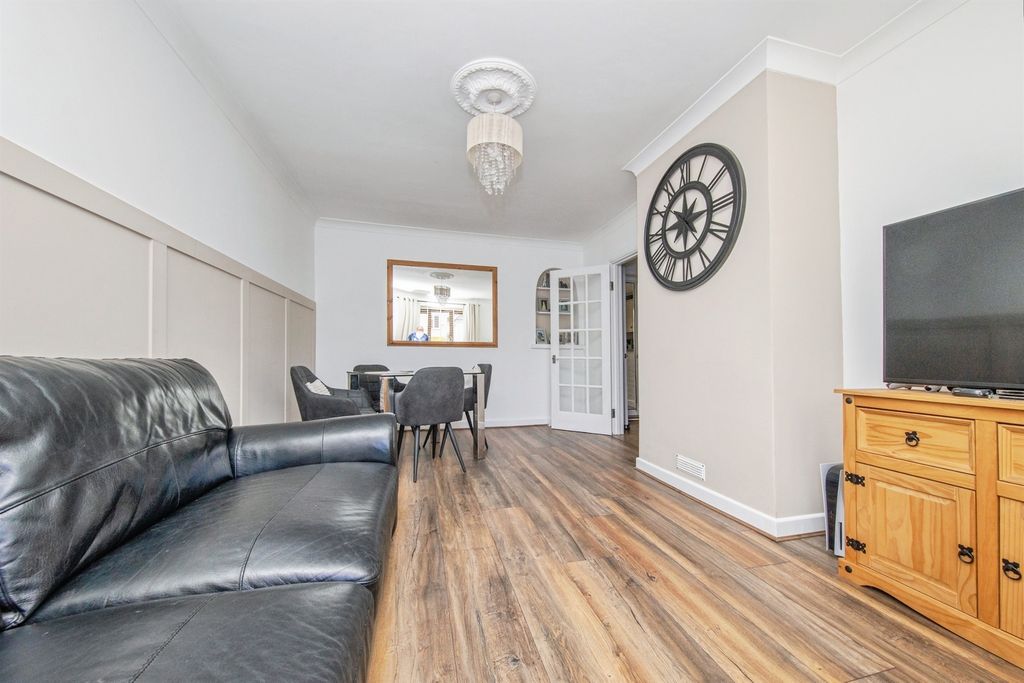 Property photo 2 of 17