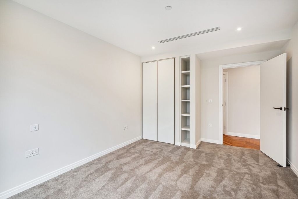 Property photo 3 of 28 Jll