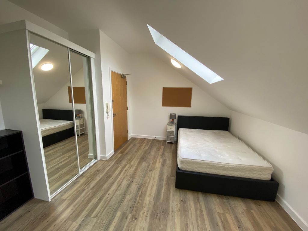 Property photo 2 of 16 Studio