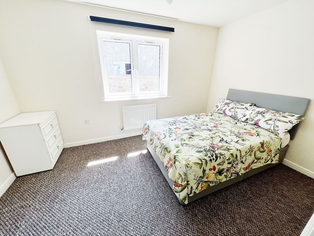 Property photo 1 of 15 Bright, Neatly Presented Bedroom With A Double Bed...