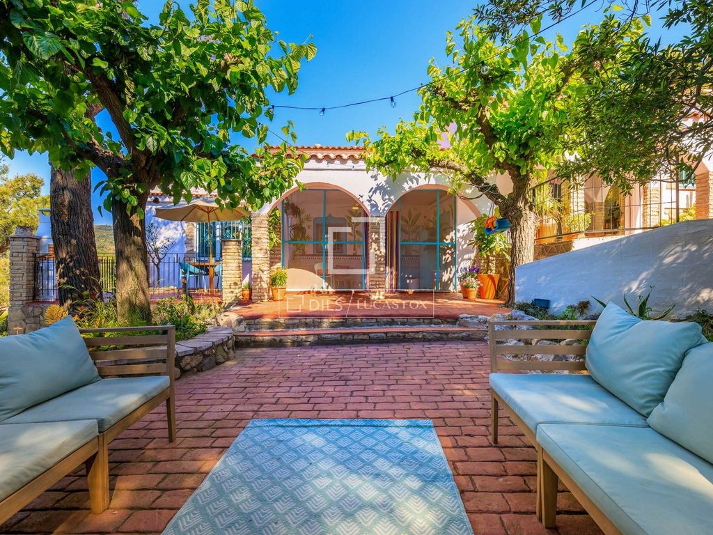 Property photo 1 of 74