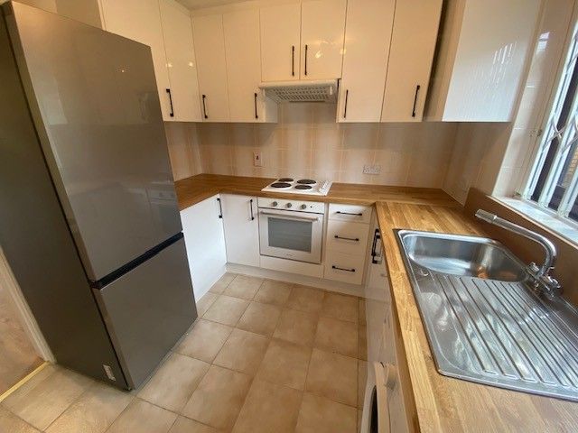 Property photo 2 of 8 Kitchen