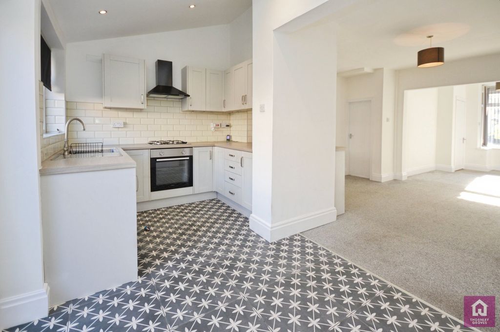 Property photo 3 of 15 Kitchen