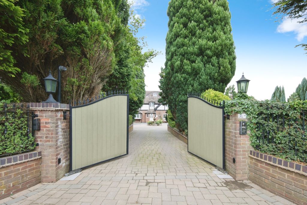 Property photo 3 of 23