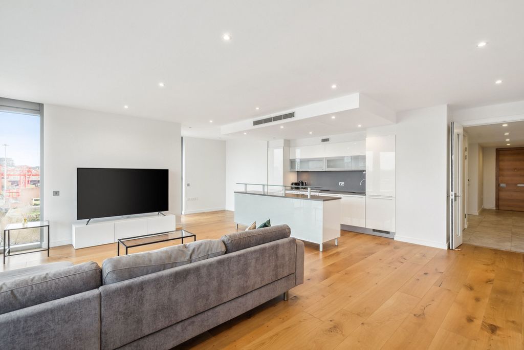 Property photo 2 of 28