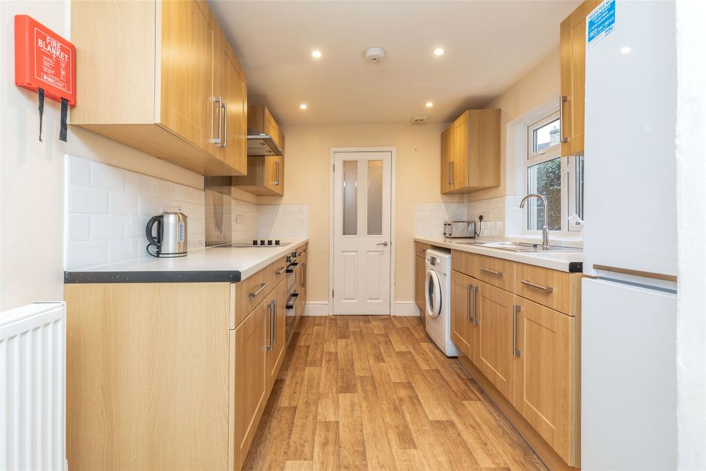 Property photo 2 of 12 Kitchen