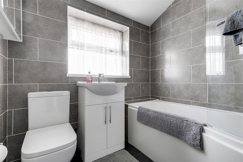 Property photo 3 of 19 6664.Jpg