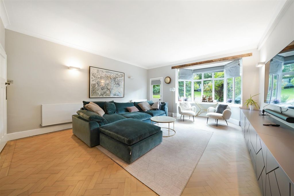 Property photo 3 of 27 Chartfield Avenue