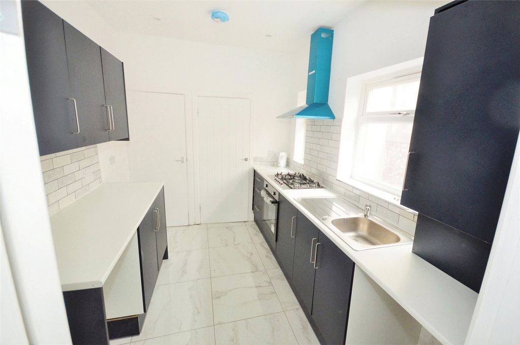 Property photo 2 of 8 Kitchen