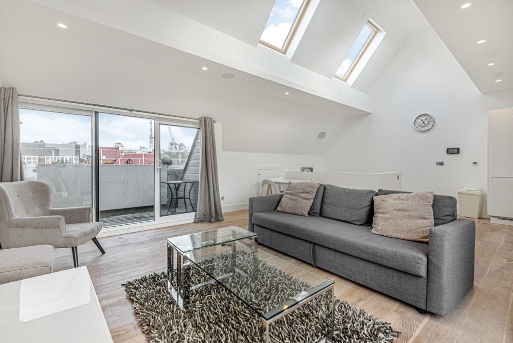 Property photo 1 of 6 679814  (3)