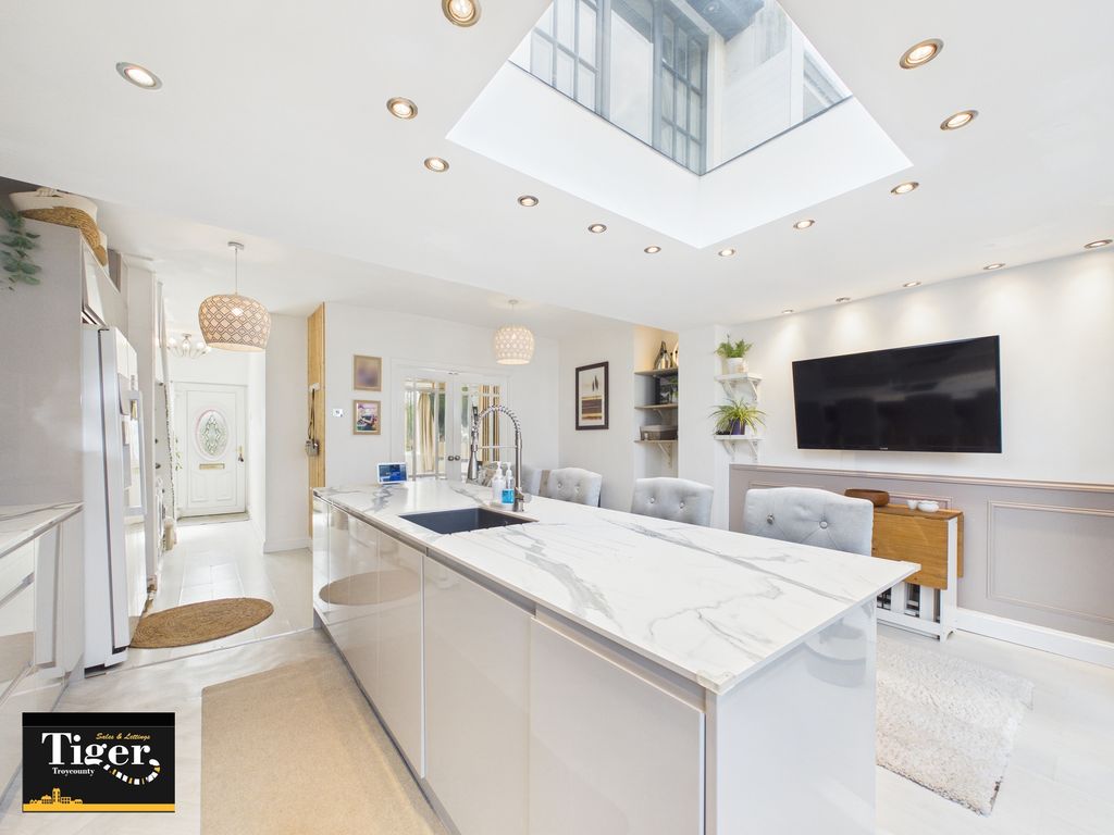 Property photo 1 of 27