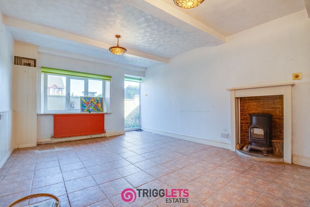 Property photo 2 of 33