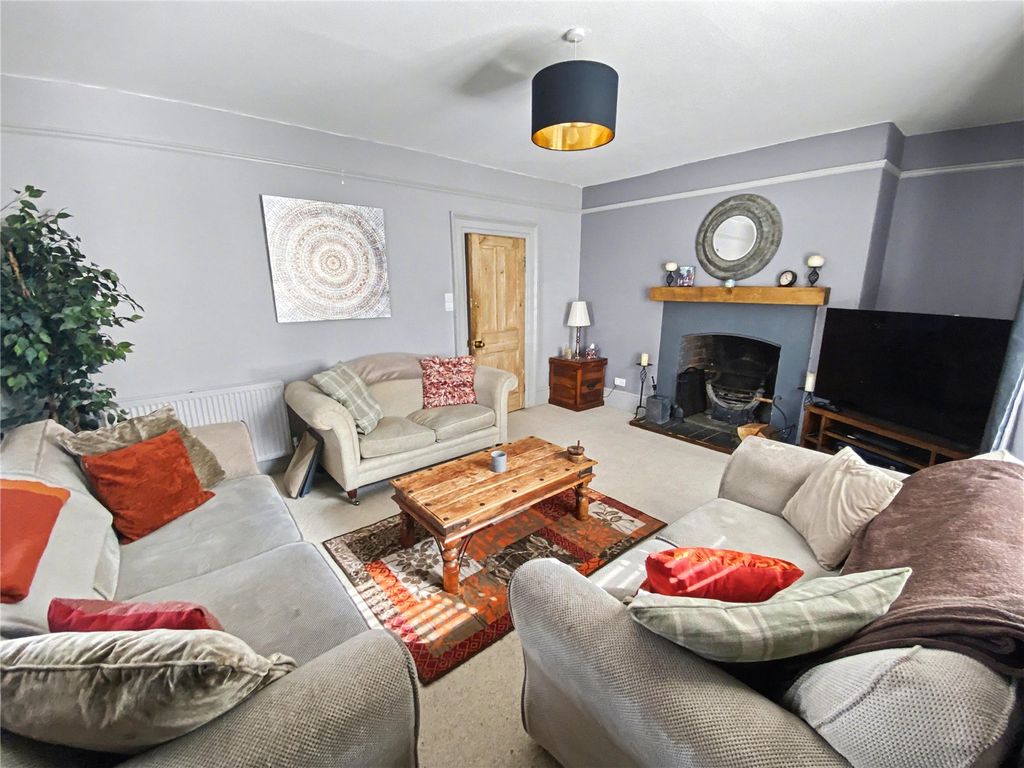 Property photo 2 of 21 Sitting Room