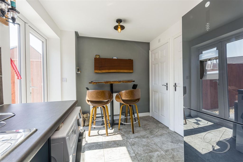Property photo 3 of 16 v-Olq-In10-B4Q8W-Ytalw.Jpg