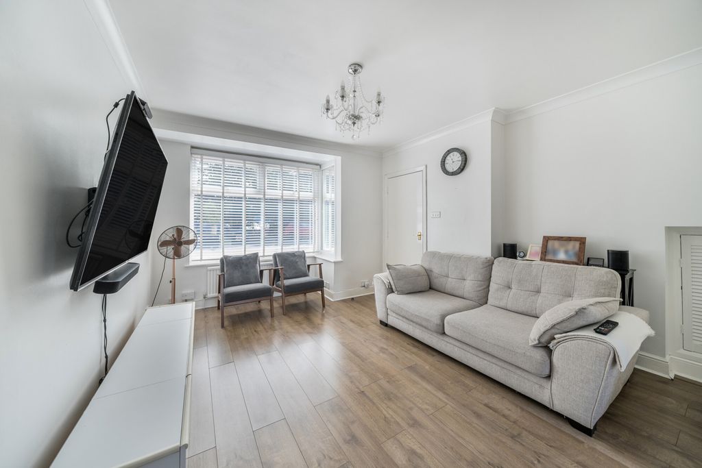 Property photo 2 of 21 1340727-1-689A113...