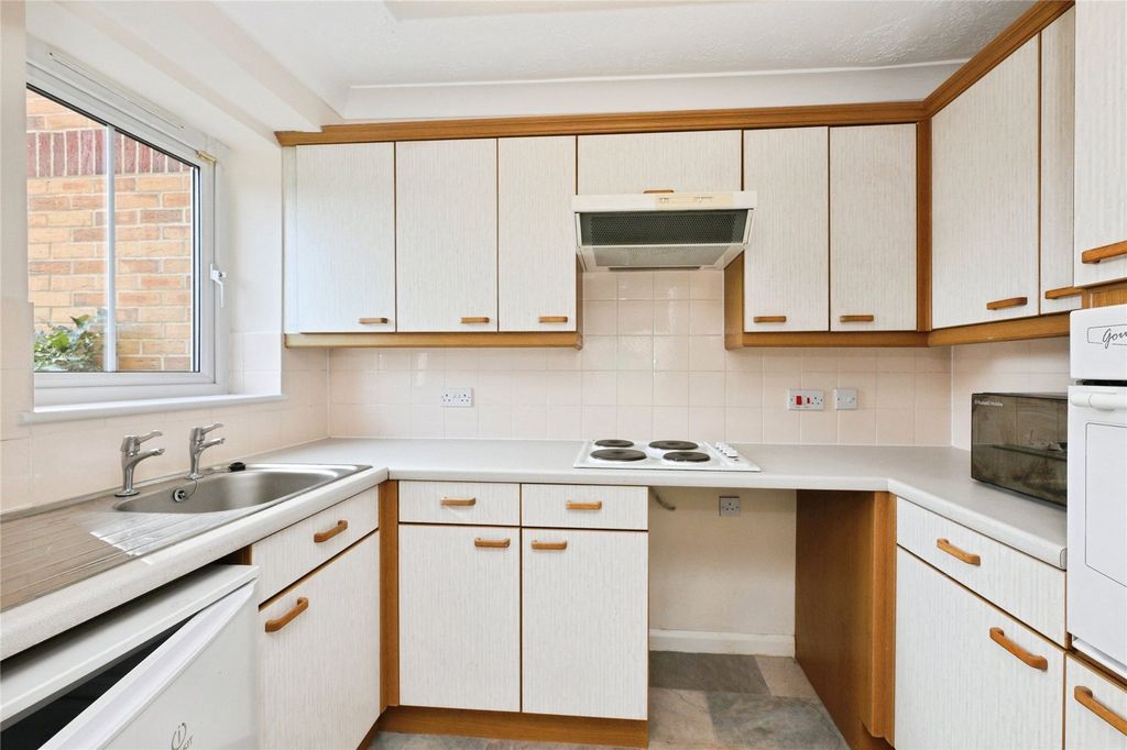 Property photo 2 of 11 Kitchen