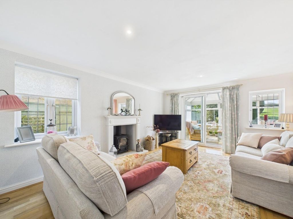 Property photo 3 of 45 Sitting Room