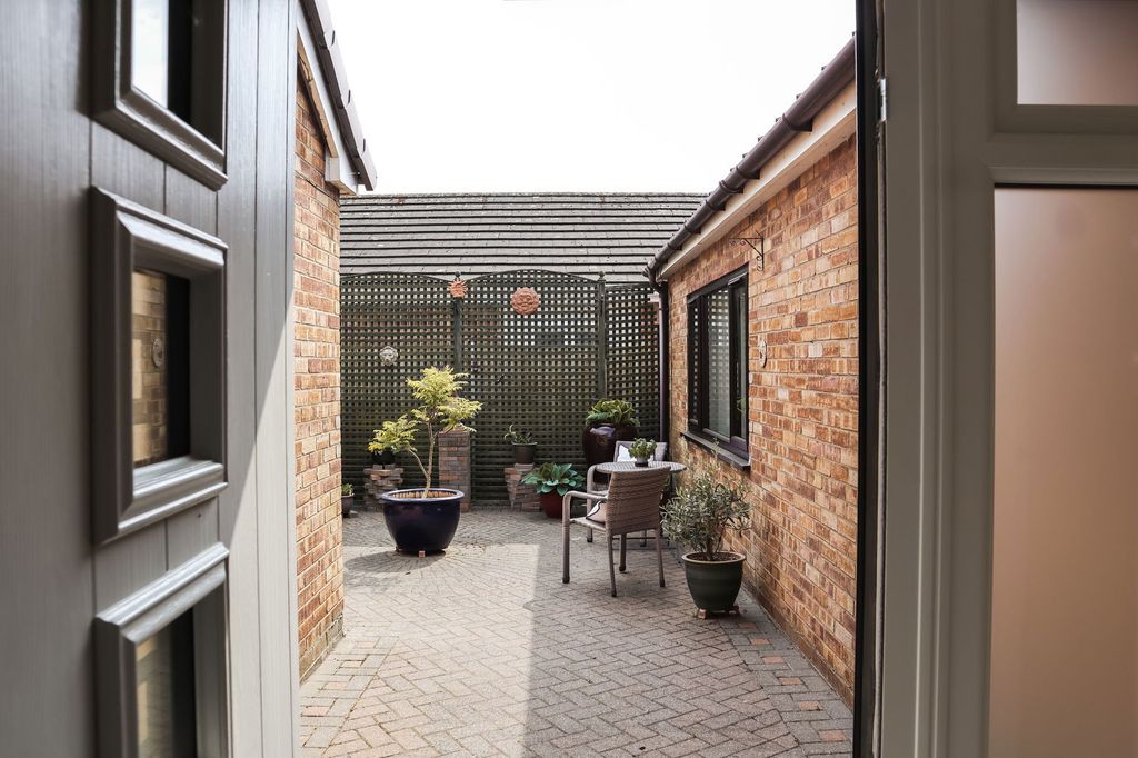 Property photo 3 of 39