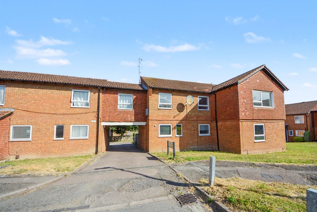 Property photo 1 of 16 30 Plaiters Way, Bidwell, Houghton Regis, Dunstable, Lu5 6Jz