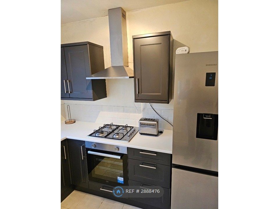Property photo 1 of 6 Kitchen