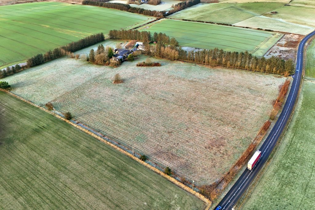 Property photo 2 of 24