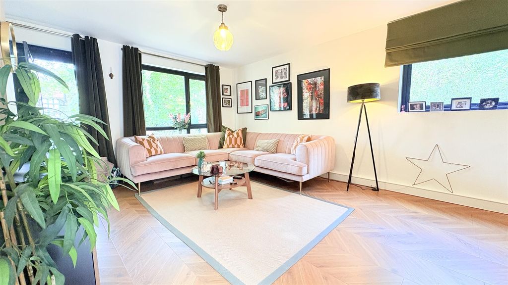 Property photo 2 of 19 L-Shaped Living/Dining Room
