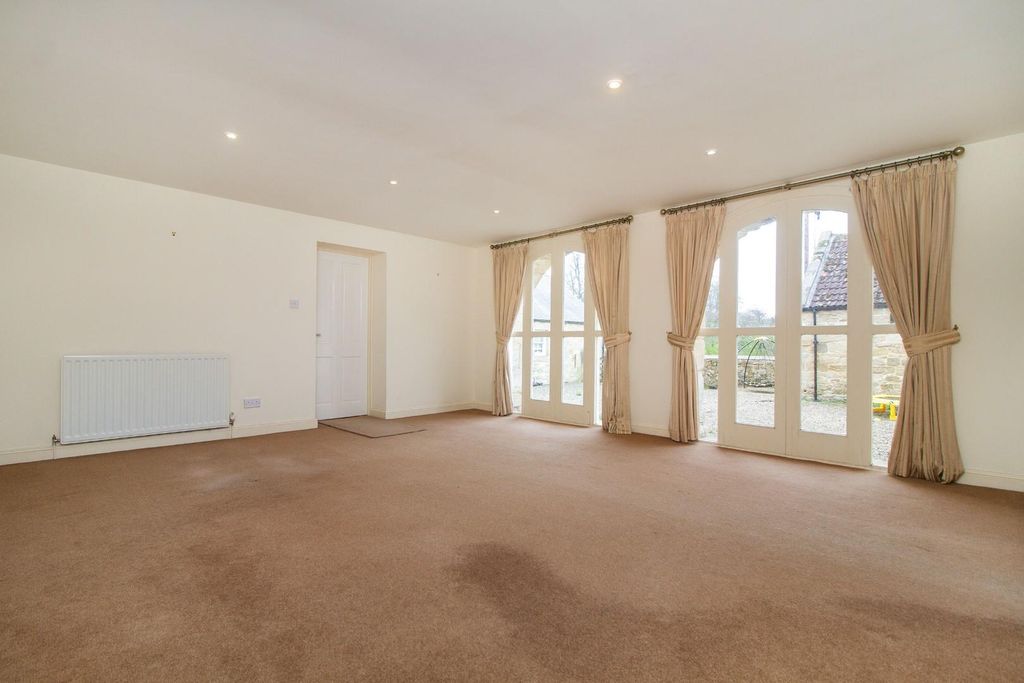 Property photo 3 of 14 Living Room