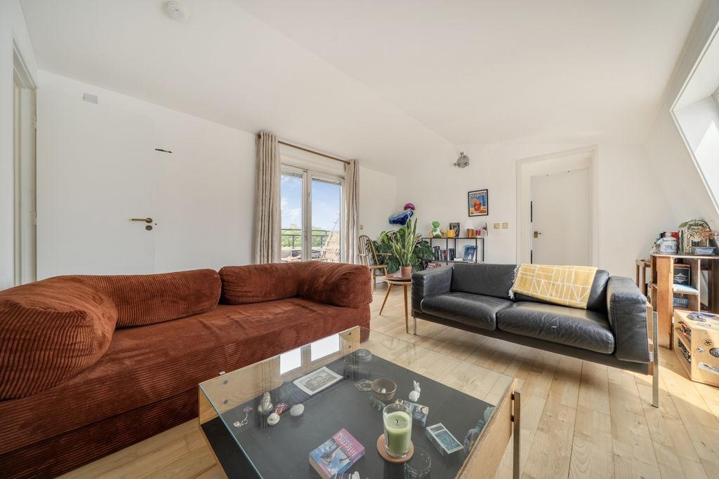 Property photo 2 of 19 1468867-8-6A196F3...