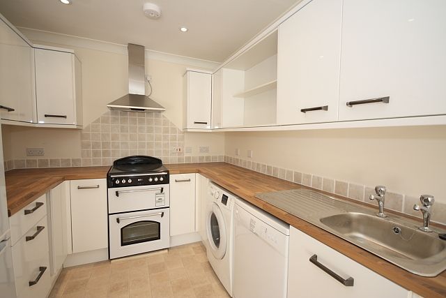 Property photo 3 of 6 Kitchen