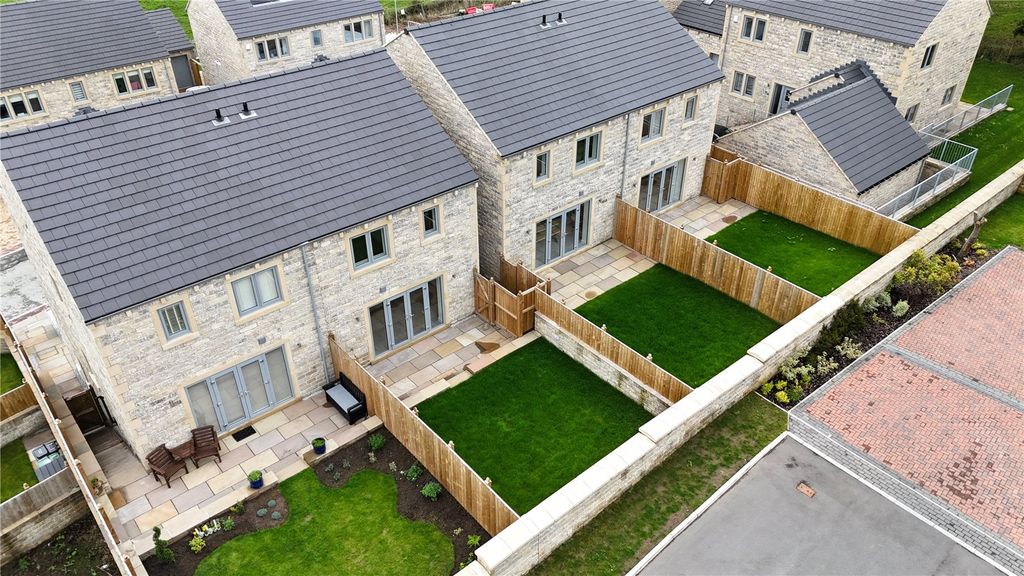 Property photo 2 of 10 Rear Gardens