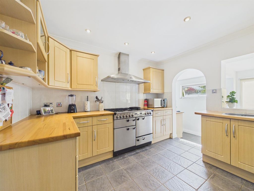 Property photo 3 of 21 Kitchen