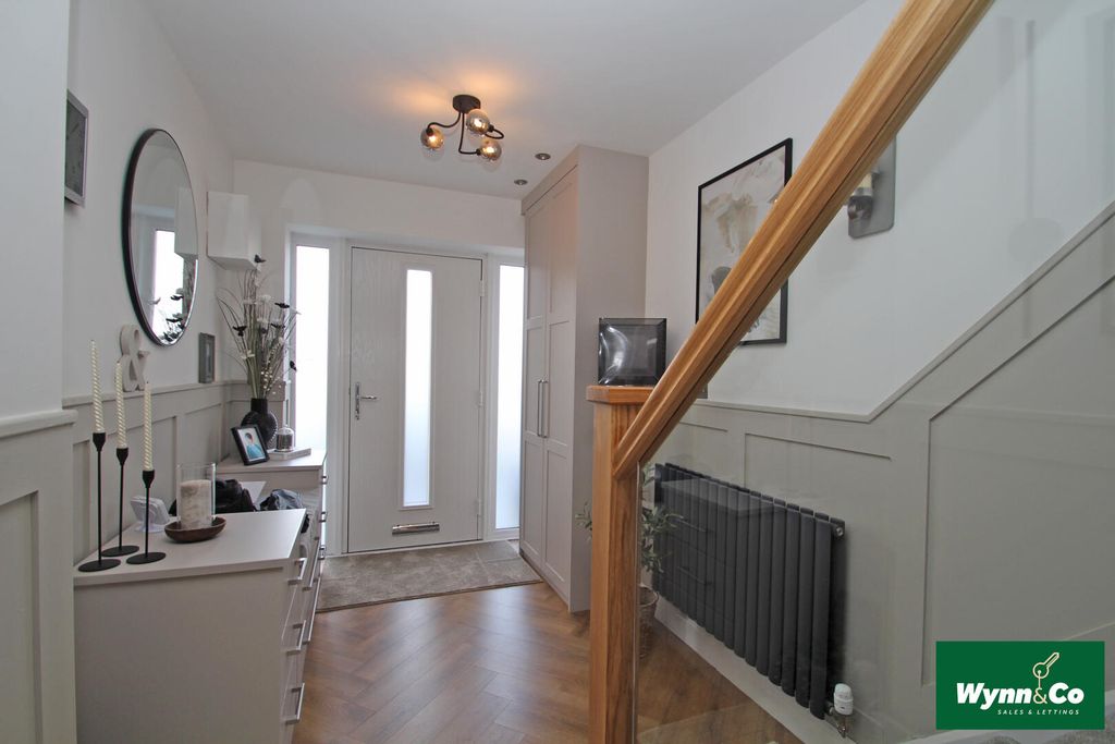 Property photo 3 of 27 Hallway