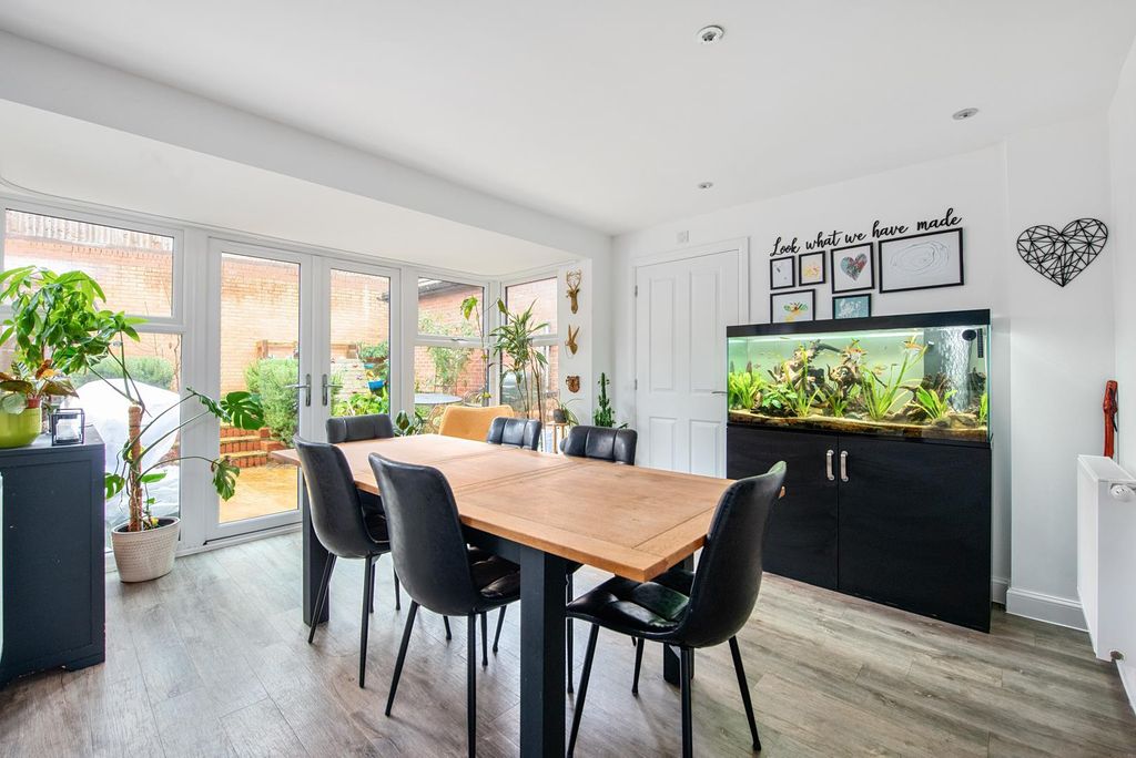 Property photo 3 of 15 Dining Area