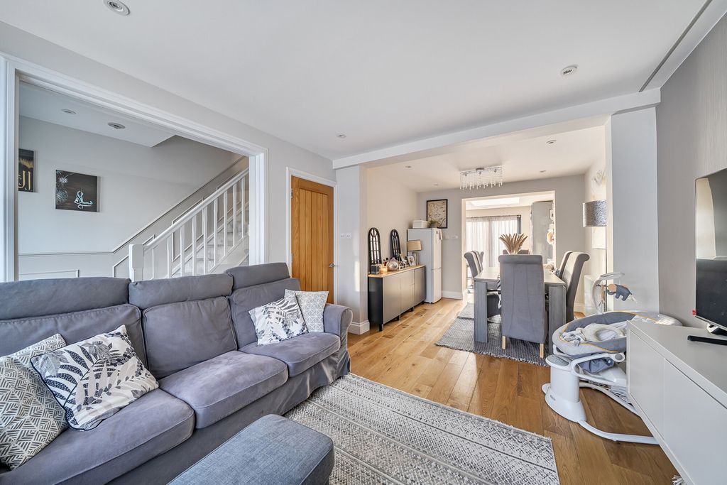 Property photo 3 of 20 1400536-3-696A82d...