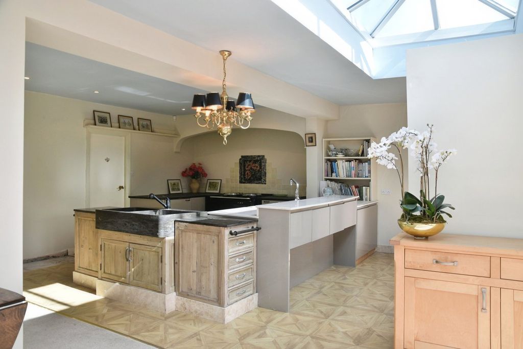 Property photo 2 of 26