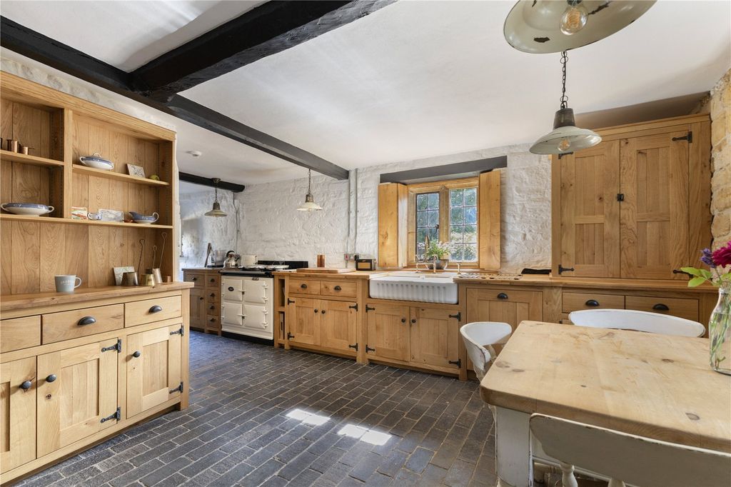 Property photo 2 of 57 Picture No. 10