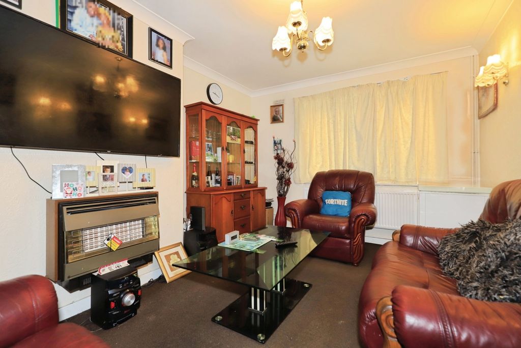 Property photo 2 of 13 Lounge