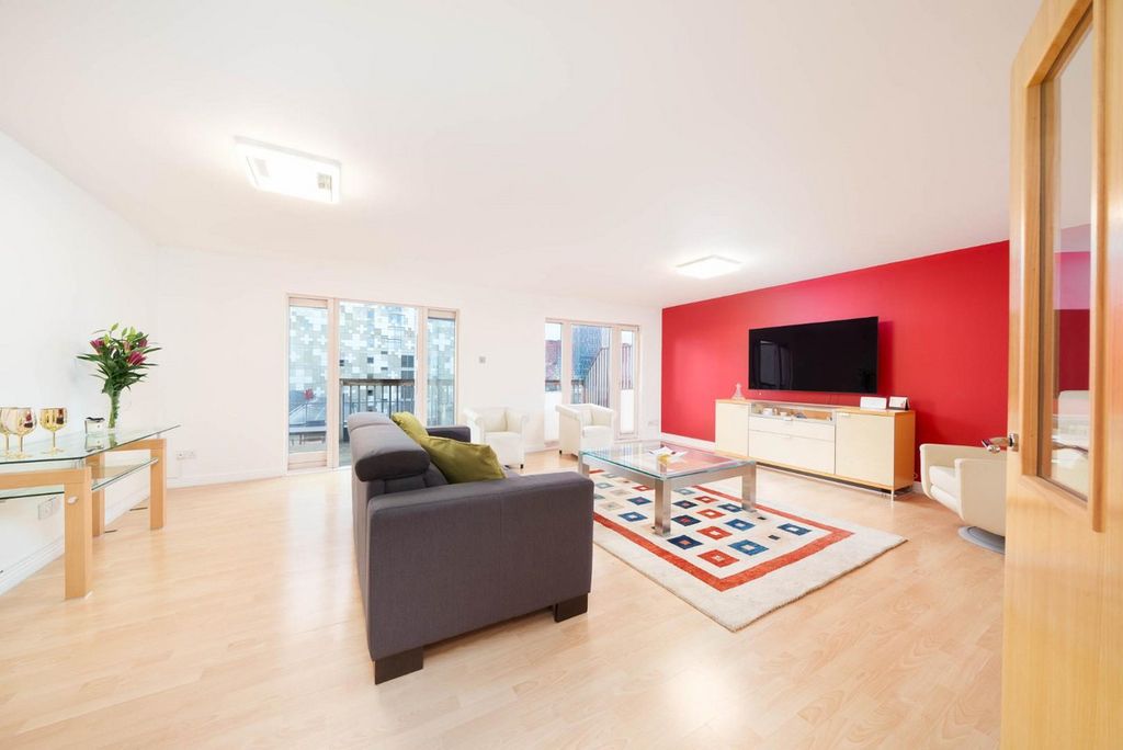 Property photo 3 of 27