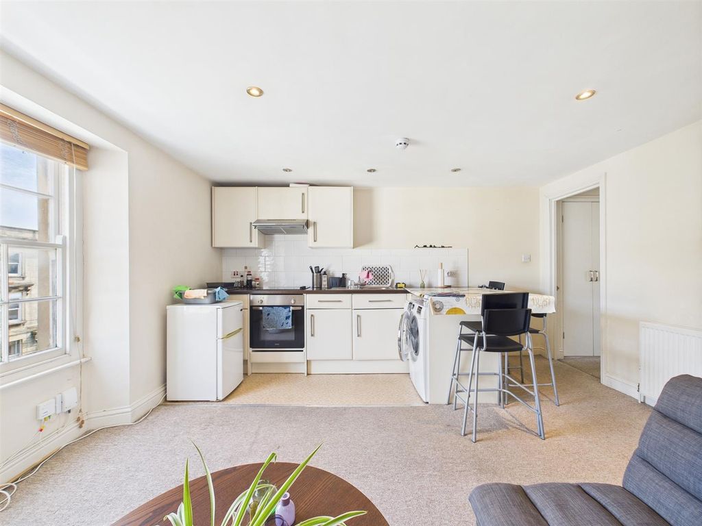 Property photo 3 of 16 3 - Block Of Flats For Auction, Kingsdown, Bristol