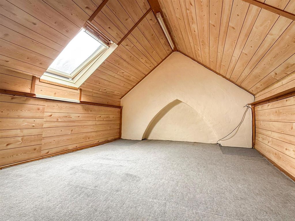 Property photo 3 of 15 Loft Room