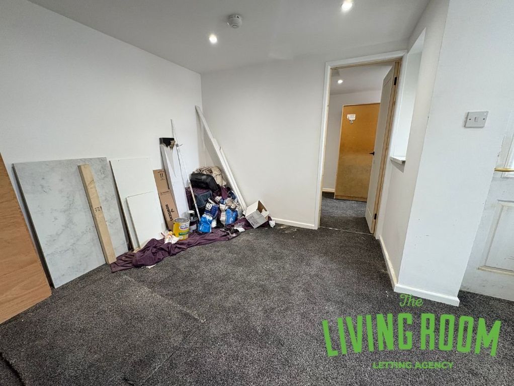 Property photo 2 of 7 1