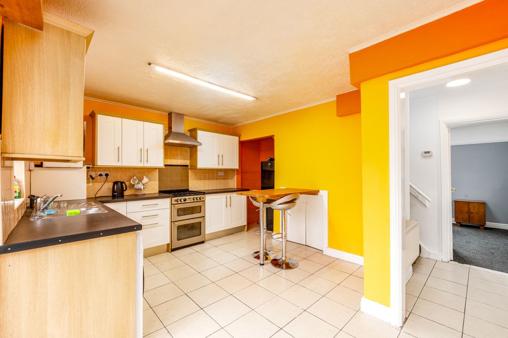 Property photo 2 of 26 14