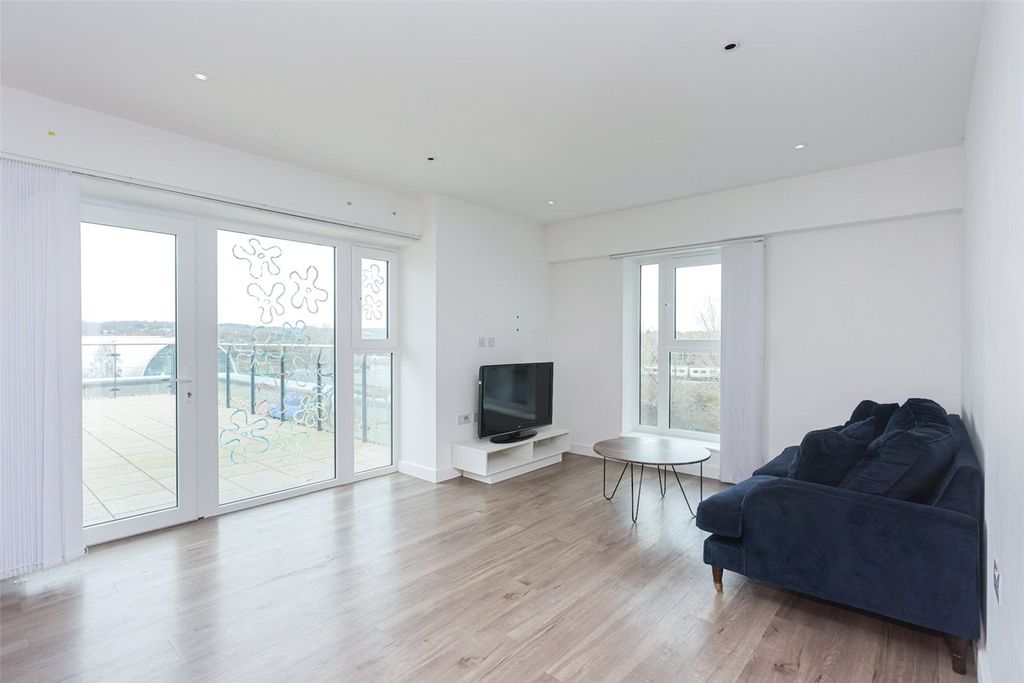 Property photo 2 of 28 Picture No. 15