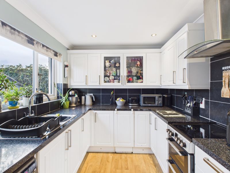 Property photo 2 of 12 Kitchen