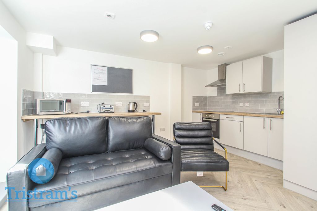 Property photo 2 of 33