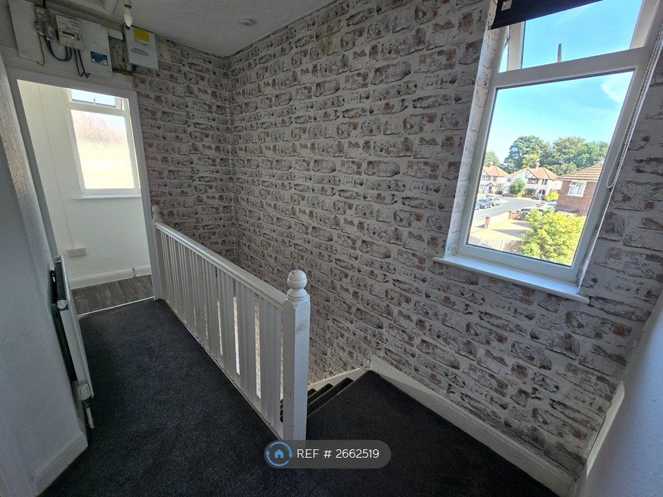 Property photo 3 of 12 Hall